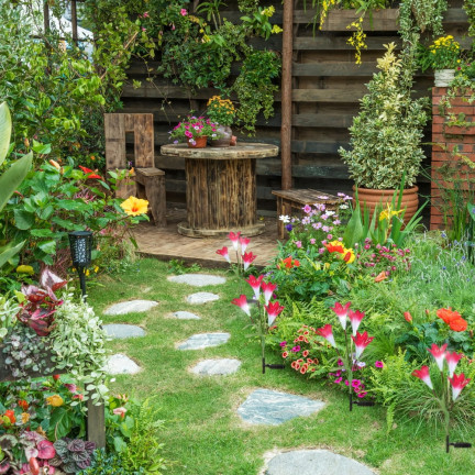 TG77663 LAMPA SOLARNA KWIATY LILIE DO OGRODU BALKON WBIJANE LILIA CZUJNIK ZMIERZCHU