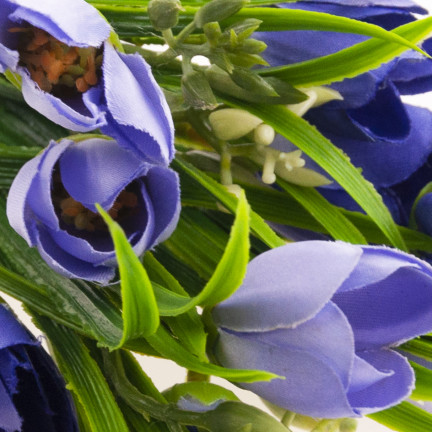 CV13987-4 KROKUS BUKIET KROKUSÓW KROKUSY W TRAWIE SZTUCZNE KWIATY WIOSENNE FIOLETOWE