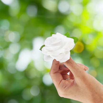 Róża wyrobowa, główka kwiatowa, welurowa, białą, realistyczna, do flowerboxów