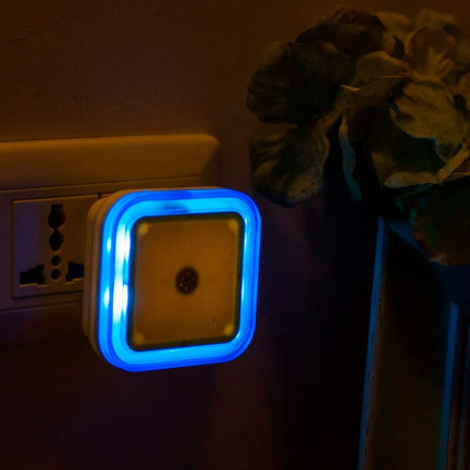 TG60146 LAMPKA NOCNA DO KONTAKTU Z CZUJNIKIEM ZMIERZCHU