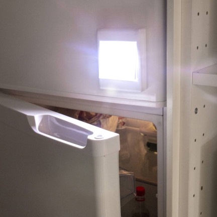 J2207 LAMPKA WŁĄCZNIK LED COB 3W NA BATERIE + MAGNES