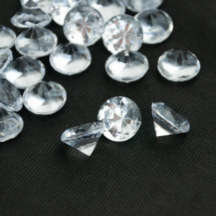 TG55062 DIAMENTOWE KAMYCZKI KRYSZTAŁKI DEKORACYJNE KONFETTI PRZEZROCZYSTE DIAMENTY