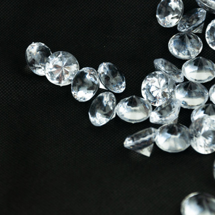 TG55062 DIAMENTOWE KAMYCZKI KRYSZTAŁKI DEKORACYJNE KONFETTI PRZEZROCZYSTE DIAMENTY