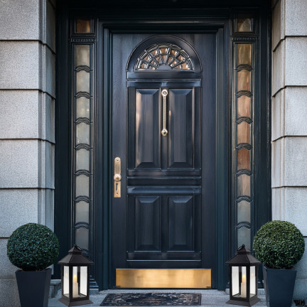 Latarnia lampion led, czarny, na baterie, ciepłe światło, imituje płomień, z rączką, wysokość 17cm