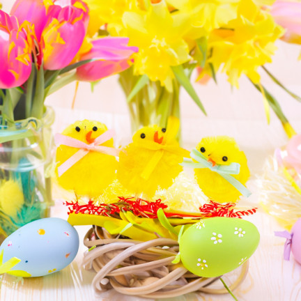 TG70403-1 KURCZACZKI KURCZAKI WIELKANOCNE PISKLĘTA KURA WIELKANOC STROIK FIGURKI 6szt