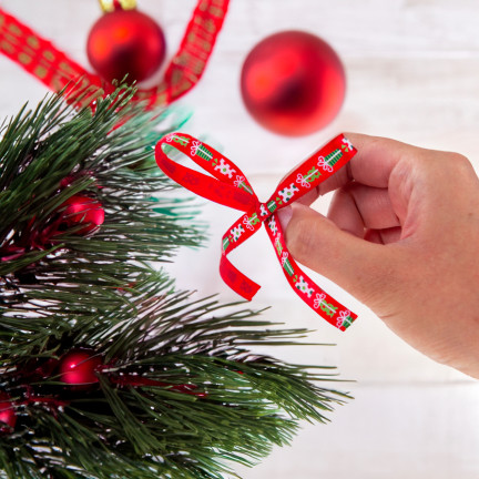 TG74285-1 WSTĄŻKA TAŚMA TASIEMKA DEKORACJA OZDOBA ŚWIĄTECZNA NA PREZENT STROIK WIANEK 4,5M