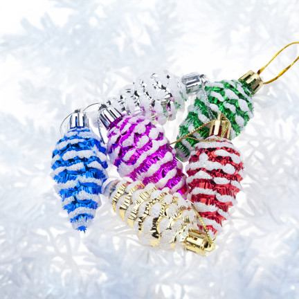 TG74291-2 BOMBKI ŚWIĄTECZNE ZESTAW SZYSZKI ZAWIESZKI 6 SZTUK KOLOROWE