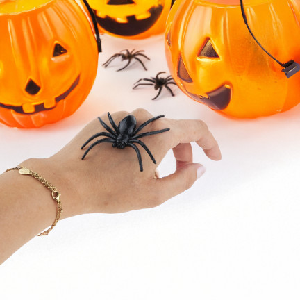 Sztuczne pająki, czarne, dekoracje Halloween, czarna tarantula, zestaw 8szt, 8cm