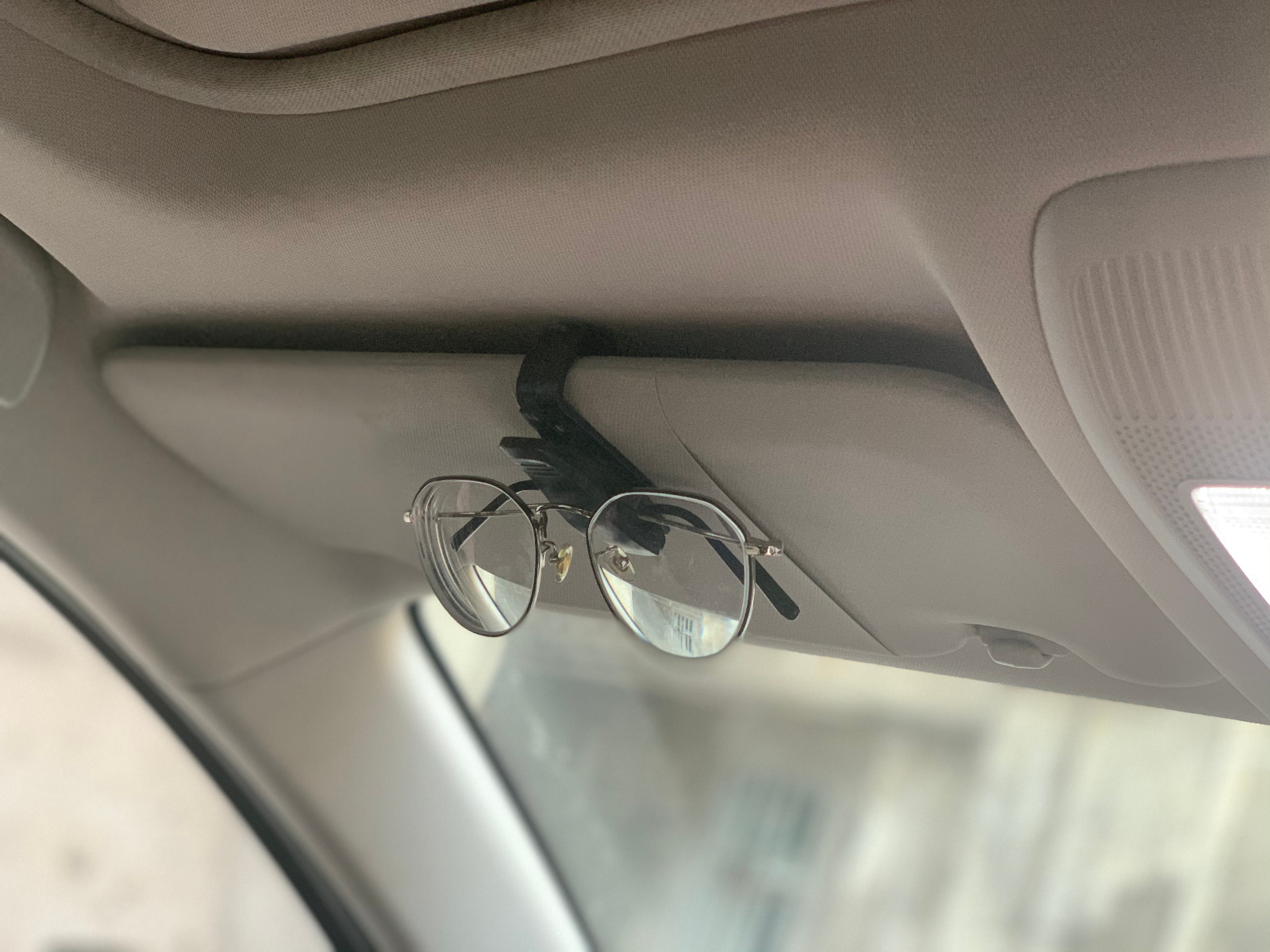 DO75 KLIPS UCHWYT NA OKULARY DO SAMOCHODU NA OSŁONĘ PRZECIWSŁONECZNĄ