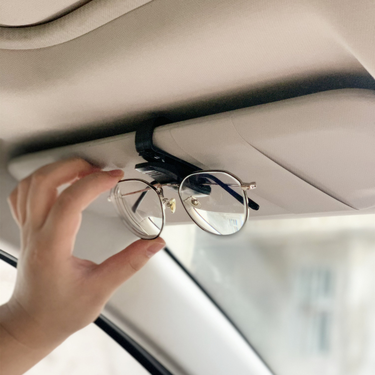 DO75 KLIPS UCHWYT NA OKULARY DO SAMOCHODU NA OSŁONĘ PRZECIWSŁONECZNĄ