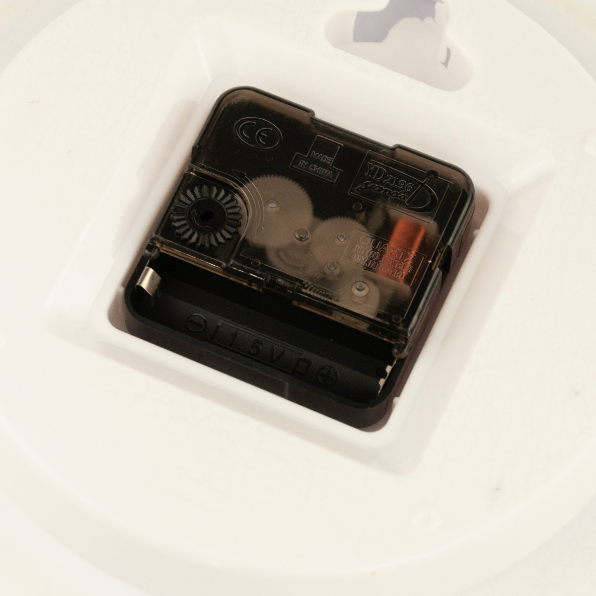 TG48015-1 ZEGAR FLUORESCENCYJNY ŚWIECĄCY W CIEMNOŚCI ŚCIENNY BIALY